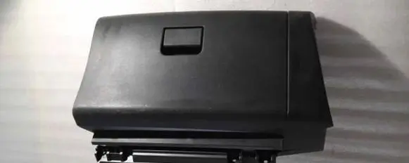 Nissan Leaf II (ZE1) Glove box 685203NL0A 685203NL1B 685203NL3A