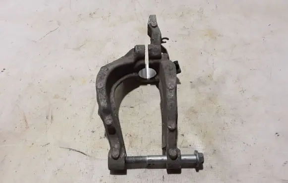 Volvo V60 Lower shock absorber bracket 31476123