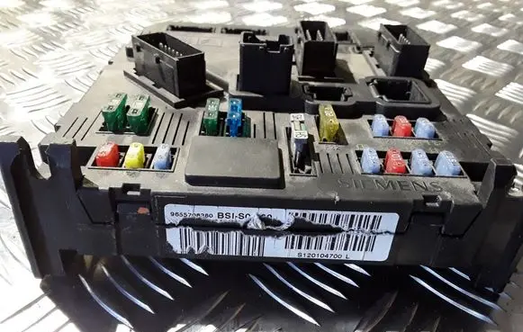 Peugeot 407 Comfort/convenience module S120104700L
