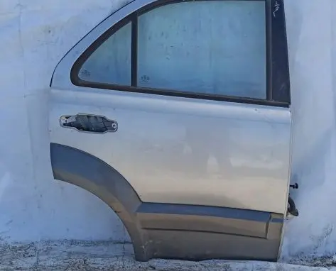 KIA Sorento Rear door Sidabrine