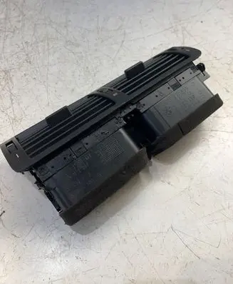 BMW 3 E46 Dash center air vent grill 8363199 8370741 8361895