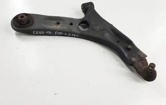 KIA Pro Cee'd II Front lower control arm/wishbone