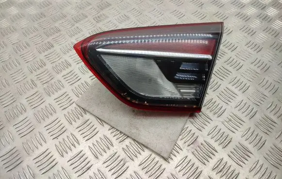 Tailgate rear/tail lights