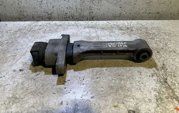 KIA Sportage Engine mount bracket