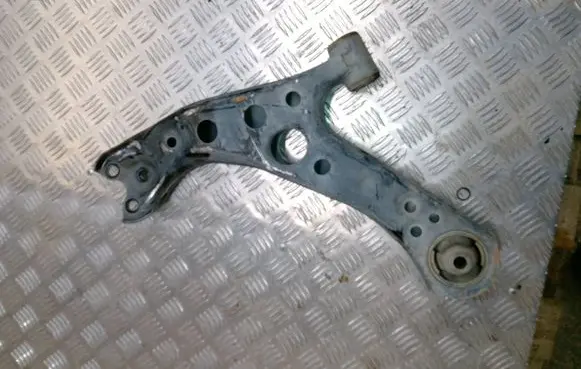 Toyota Prius (XW50) Front lower control arm/wishbone