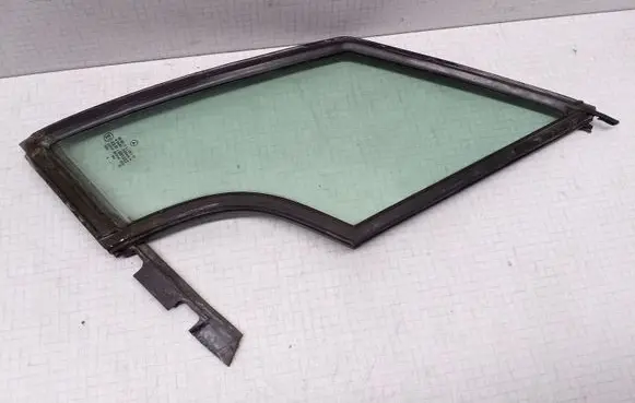 Mercedes-Benz A W168 Front door vent window glass four-door 43R001057