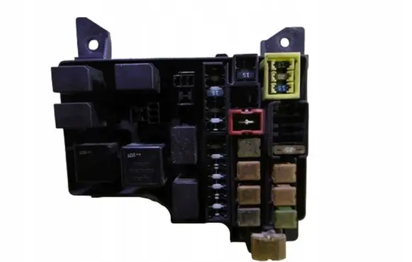 Volvo S40, V40 Relay mounting block 30859714