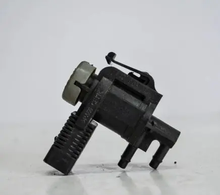 Volkswagen Golf IV Turbo solenoid valve 1J0906283C