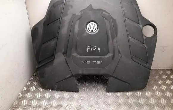 Volkswagen Touareg III Engine cover (trim) 4M4133849E