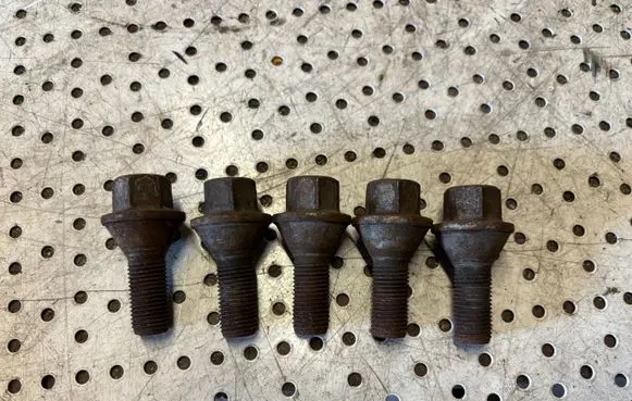 Renault Trafic III (X82) Nuts/bolts 