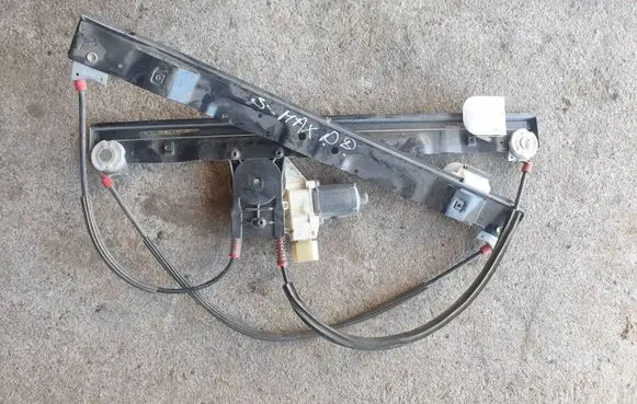 Ford Focus C-MAX Front door window regulator motor 0130822286