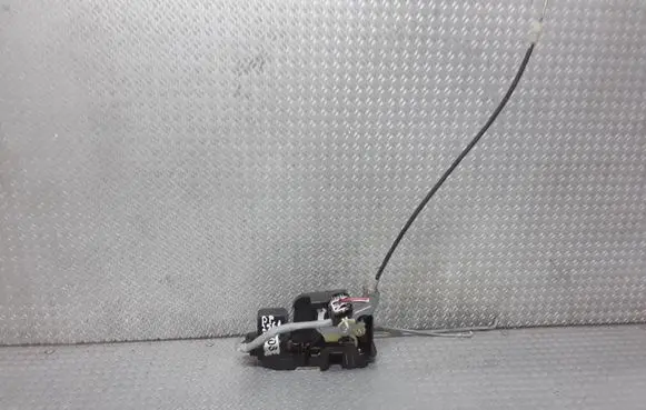 KIA Sorento Front door lock