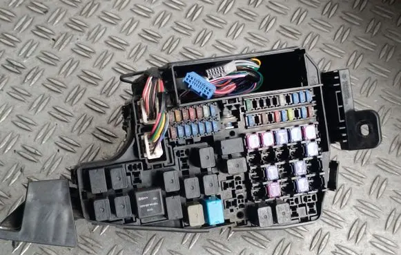 Mazda 6 Fuse box set GHP967BF1 K7005