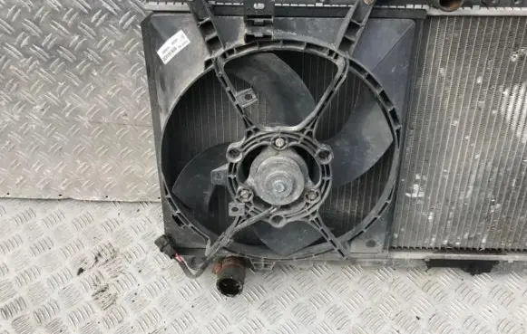 Mitsubishi Carisma Radiator cooling fan shroud