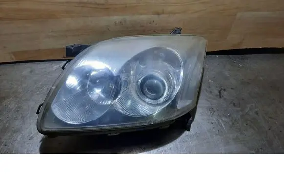 Toyota Avensis Verso Front reflector