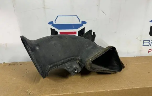 Dodge Challenger Intercooler air channel guide 04861739ac