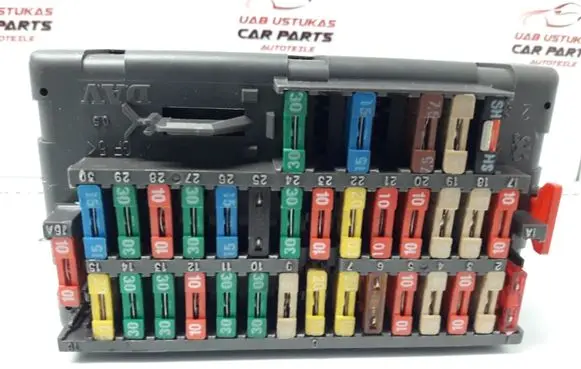 Peugeot 406 Fuse module 9450582180