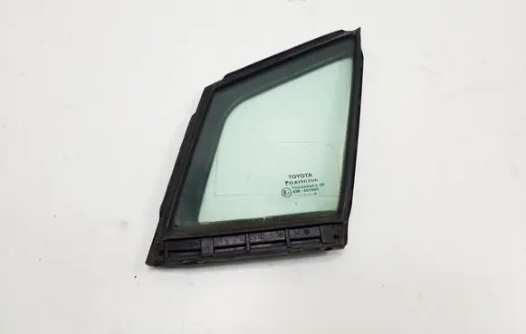 Toyota Avensis T270 Front door vent window glass four-door 6812605010