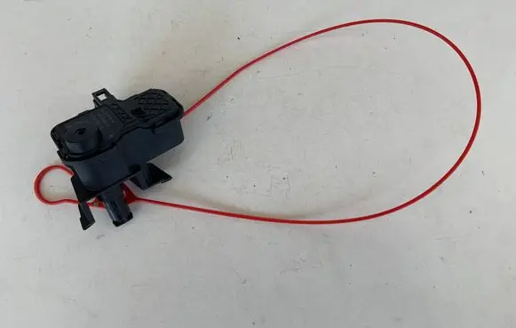 Fuel tank cap lock motor