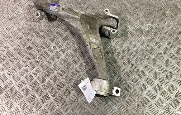 Volvo XC90 Front lower control arm/wishbone 32381879