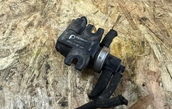 Volkswagen Golf IV Windscreen/windshield washer pump 1J0973722