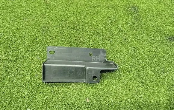 Fender mounting bracket