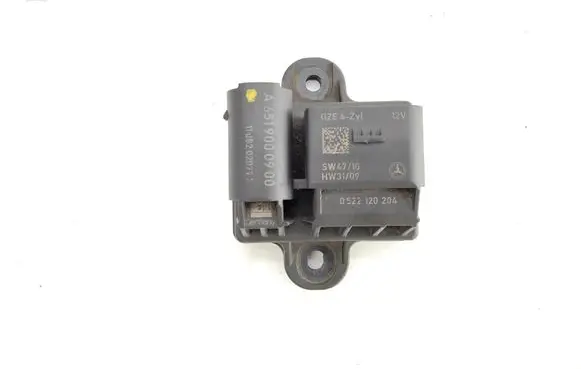 Mercedes-Benz C W204 Glow plug pre-heat relay A6519000900 0522120204
