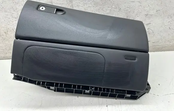 Mercedes-Benz CLS C218 AMG Glove box