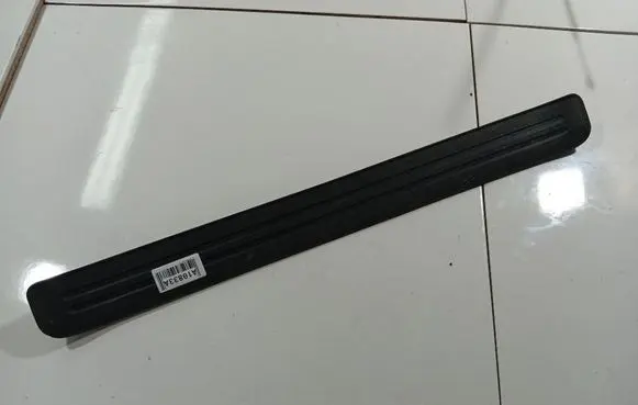Front sill trim cover