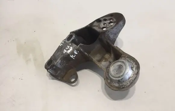 Audi A4 S4 B6 8E 8H Engine mounting bracket 8E0199351