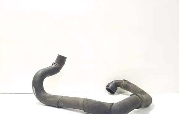 Volkswagen PASSAT B6 Engine coolant pipe/hose