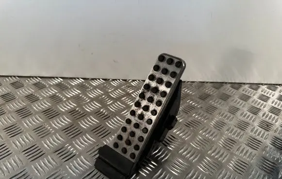 Mercedes-Benz E W238 Accelerator throttle pedal A2053000104
