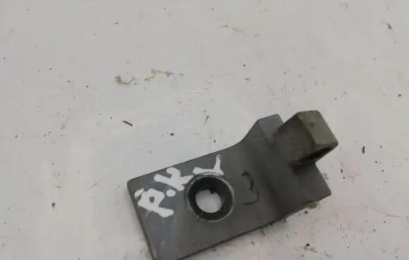 BMW 5 E60 E61 Front door upper hinge 7068073