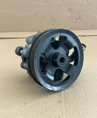 Toyota Avensis T250 Power steering pump 52020