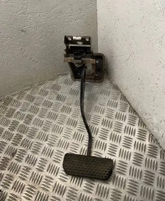 Suzuki Grand Vitara I Brake pedal