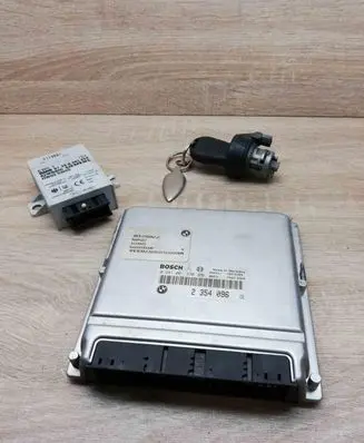 BMW 5 E39 Engine ECU kit and lock set 2354096 8382454