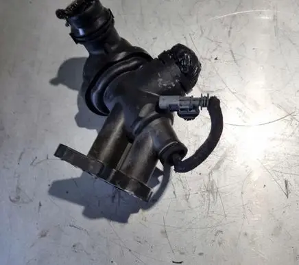 Jaguar XJ X351 Thermostat housing G4D33575AD