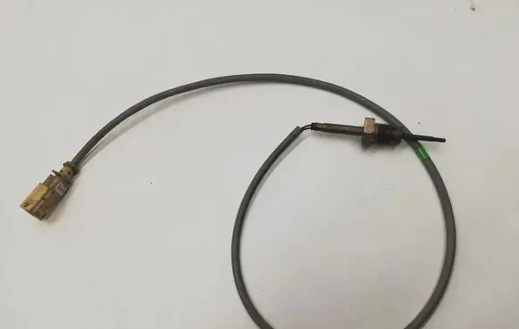 Volkswagen Tiguan Oil pressure sensor 04L906088