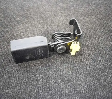 Mercedes-Benz GLA W156 Rear seatbelt buckle A1768600369