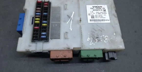Volvo S80 BSM Control unit 30765876AC 7G9T14C256HA