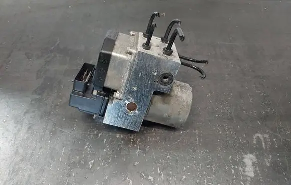 Volkswagen PASSAT B5 ABS Pump 3B0614111 0265220621