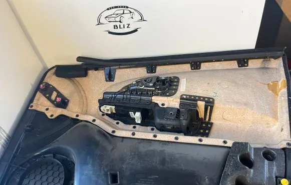 KIA Ceed Front door card panel trim 823101H000 298955
