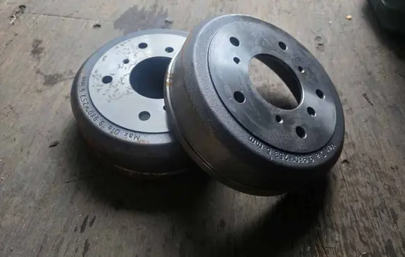 Volkswagen I LT Drum brake (rear) 281609617