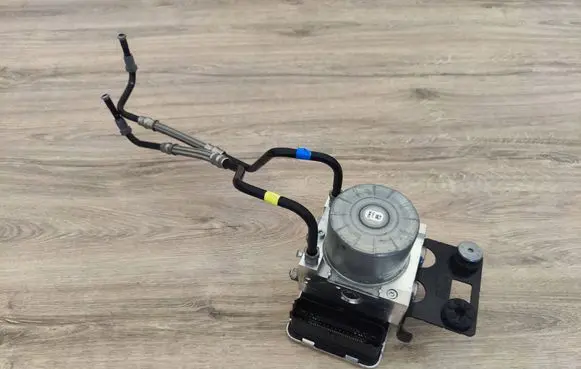 Renault Trafic III (X82) ABS Pump 476509561R 2CAS1001 10022024914