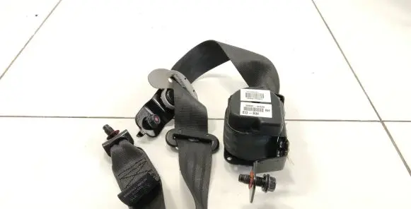 KIA Sportage Rear seatbelt 898203U200
