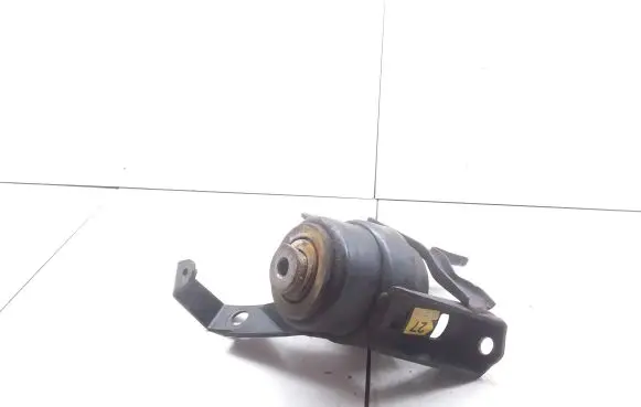 Toyota Corolla Verso E121 Engine mount bracket