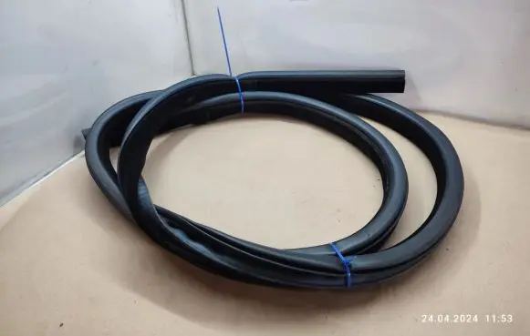 Jaguar XJ X351 Front door rubber seal