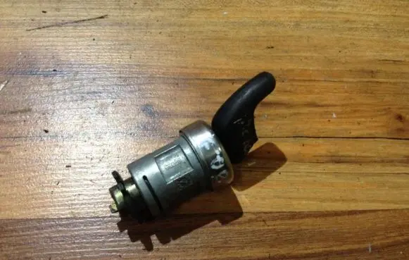 Ford Mondeo MK II Ignition lock contact d07ka