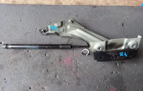 Audi Q5 SQ5 Fender mounting bracket 80A821135B