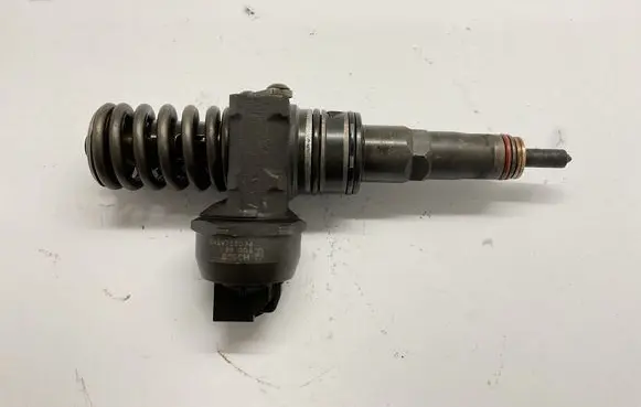 Audi A4 S4 B7 8E 8H Fuel injector 038130073AK 040312 BTD31123DE